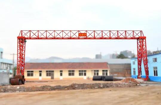 MH型桁架式龍門起重機(jī):梁與柱的聯(lián)接方式 MH型桁架式龍門起重機(jī):梁與柱的聯(lián)接方式