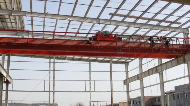 有關(guān)雙梁起重機(jī)清除鐵銹的具體方式有什么呢？