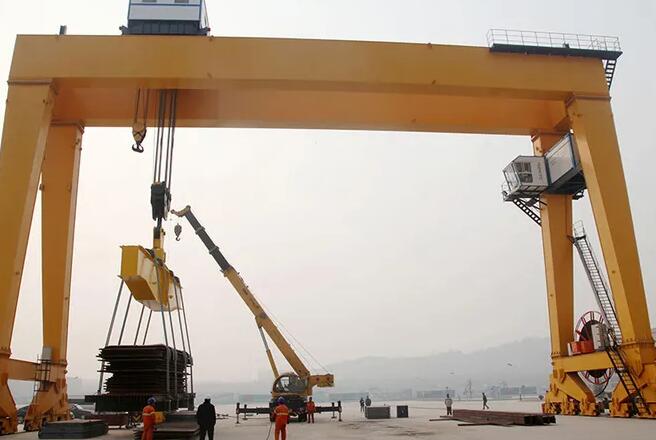 雙梁吊鉤門式起重機港口使用 雙梁吊鉤門式起重機港口使用