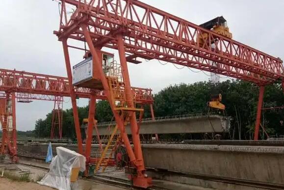 輕小型龍門吊結(jié)構(gòu)設(shè)計(jì)及材料選用情況 輕小型龍門吊結(jié)構(gòu)設(shè)計(jì)及材料選用情況