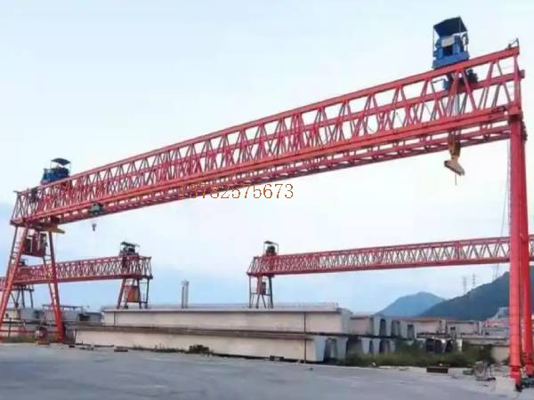 龍門吊門式起重機(jī)如何進(jìn)行定期**檢查？