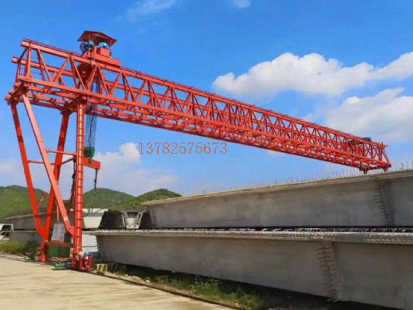 龍門(mén)吊門(mén)式起重機(jī)作業(yè)時(shí)確保下方人員**的規(guī)范有哪些？