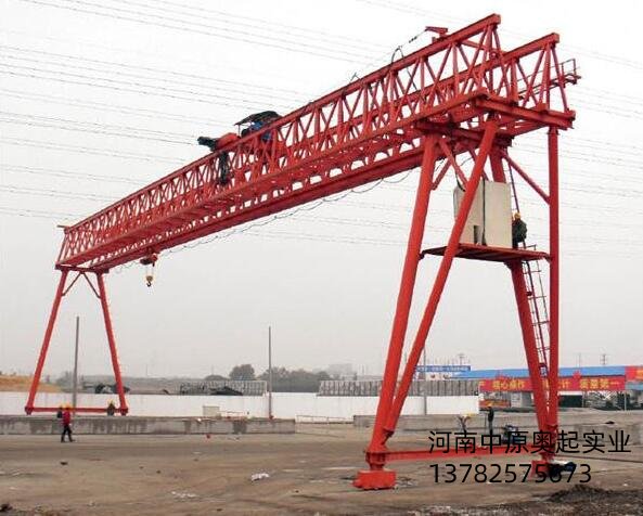 龍門吊廠家詳細(xì)介紹門式起重機設(shè)備多功能性的好多個特點